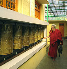 Молитвенные барабаны в резиденции Далай-ламы