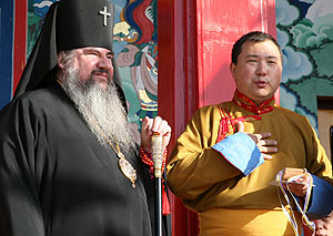 Архиепископ Калмыцкий и Элистинский Зосима был награжден золотой медалью, учрежденной верховным ламой Калмыкии Тэло Тулку Ринпоче