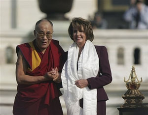 Обращение спикера Нэнси Пелоси по случаю вручения Далай-ламе Золотой медали Конгресса США
