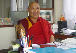 В Россию приезжает директор библиотеки Тибетских трудов и архивов (LTWA) и личный переводчик Далай-ламы геше Лхакдор