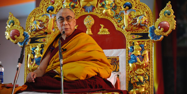 Далай-лама: не можешь быть монахом – не носи монашеских одеяний