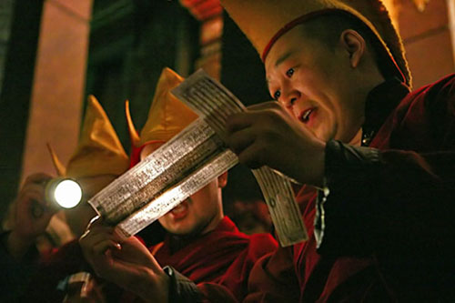 Буддисты Тувы и Бурятии празднуют наступление Нового года