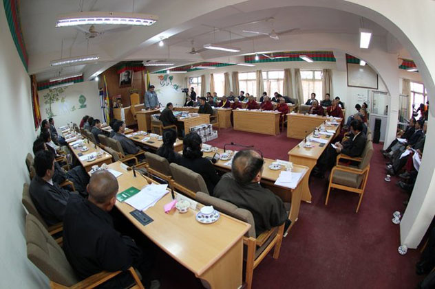 Тибетский парламент в эмиграции завершит дискуссию по предложению Далай-ламы к вечеру 15 марта