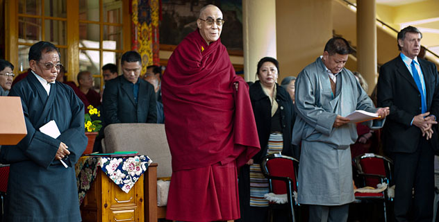 Далай-лама намерен ответить "нет" на просьбы депутатов оставить за собой политические полномочия