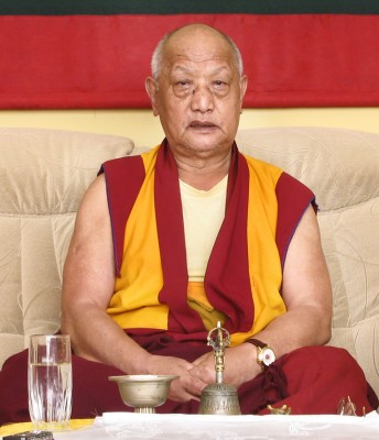 Ушел из жизни наставник буддистов Калмыкии геше-лхарамба Тензин Дугда