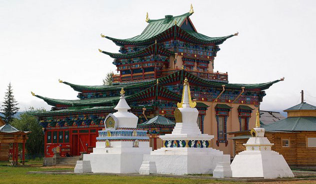 Во всех дацанах Буддийской Традиционной Сангхи России начался праздник тысячи подношений