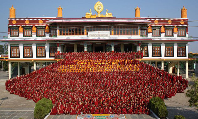 Монахи монастыря Дрепунг Гоманг посещают районы Тувы