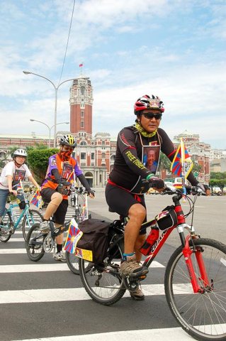 TAIPEI TIMES: Правозащитники проводят в Тайбэе велопробег ‘Free Tibet’ 