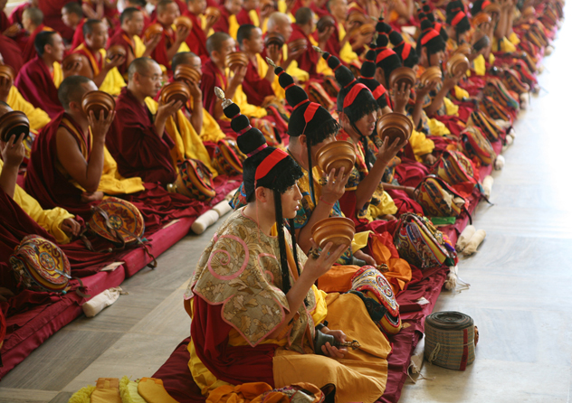 В Москве выступят 32 тибетских монаха с голосами, подобными лавине, сходящей с заснеженных гор