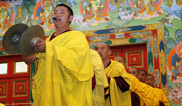 Три тантрических монастыря Тибета проведут большой ритуал освящения главной святыни буддизма
