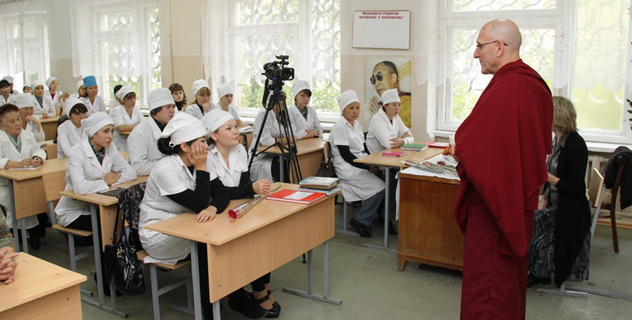 Барри Керзин встретится с обучающимися в Москве студентами из Тувы, Калмыкии и Бурятии