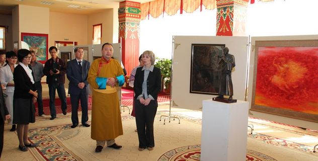 В центральном буддийском храме «Золотая обитель Будды Шакьямуни» открыта выставка художников Калмыкии «Мир сострадания» 