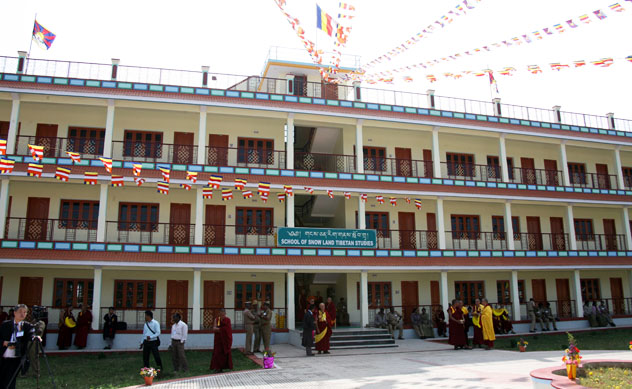 Далай-лама открыл школу для тибетских и иностранных учеников в тантрическом монастыре Гьюдмед