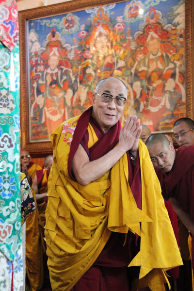 Далай-лама призвал российских буддистов любить своих врагов