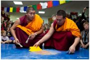 Фото. В Краснодаре буддийские монахи провели обряд разрушения мандалы