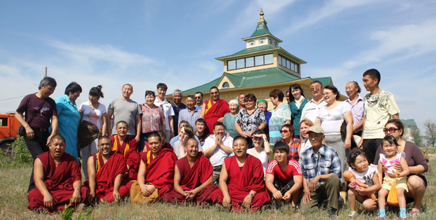 Монахи Дрепунг Гоманга завершили программу визита в Малые Дербеты