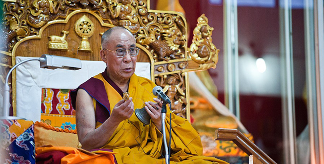 Далай-лама дарует учения по восемнадцати коренным текстам и комментариям традиции Ламрим в монастырях Дрепунг и Ганден