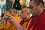 Фото. Монахи монастыря Дрепунг Гоманг возводят мандалу в г. Энгельсе