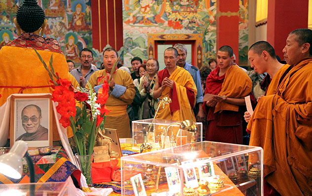 Верховный лама Калмыкии пригласил священные буддийские реликвии в Монголию