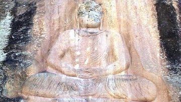 Изуродованному талибами древнему Будде в Пакистане восстановят лицо