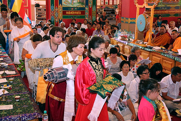 В Элисте прошли большие торжества по случаю двадцатилетия пребывания Тэло Тулку Ринпоче на посту верховного ламы Калмыкии