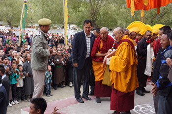 Далай-лама открыл философскую конференцию, встретился с представителями общественности и даровал учения в Лехе