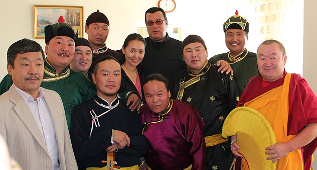 Стивен Сигал посетил столицу Тувы — Центр Азии