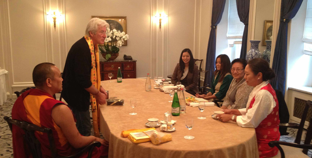Ричард Гир встретился с местными тибетскими лидерами в Цюрихе