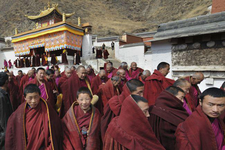 Партийные чиновники в тибетских регионах не оставляют попыток идеологического перевоспитания народа