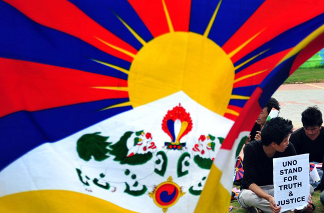 Тибетцев гонят с родины в «Удобное жилье»