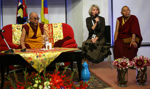 Российские буддисты в Вильнюсе смогли задать Далай-ламе волнующие их вопросы