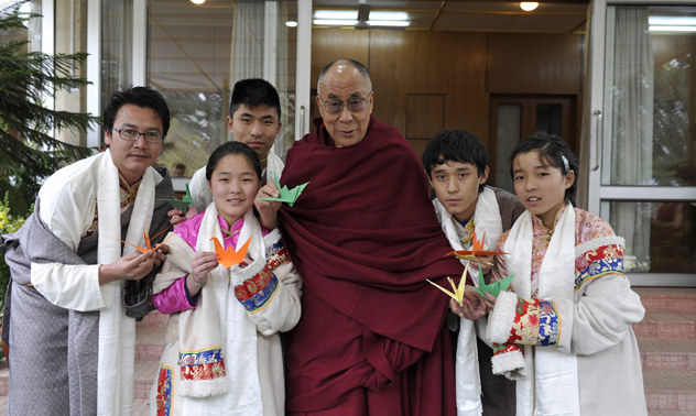 Его Святейшество Далай-лама встретился с детьми Дхондупа Вангчена