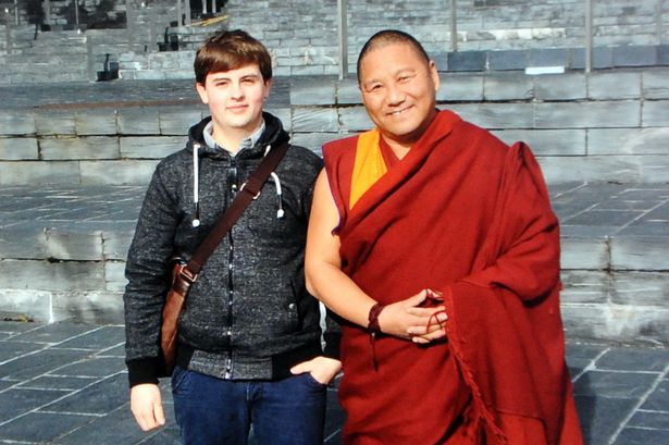 Тибетский монах спас немецкого подростка от уличной жизни