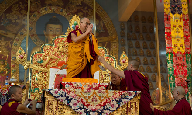 В главном храме Калмыкии ведется запись паломников для участия в групповых поездках на учения Далай-ламы в Индии