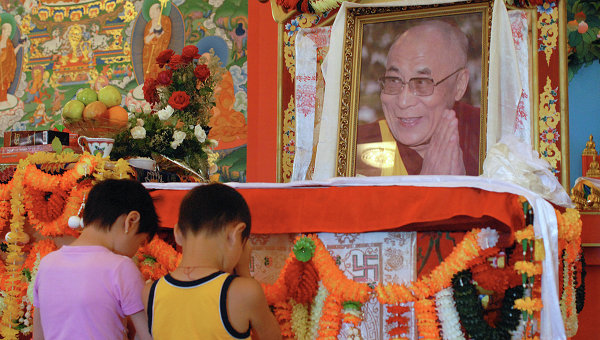 Связи россиян с Далай-ламой вне политики — верховный лама Калмыкии