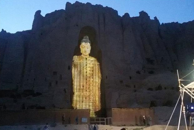 Гигантские Будды Афганистана появились вновь при помощи трехмерных голографических проекций