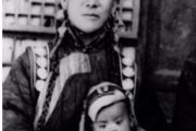 В священный месяц в Тувинском книжном издательстве вышла книга Дики Церинг «Мой сын Далай-лама»