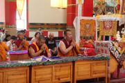 Монахи Центрального хурула читают молитву «Прибежище» («Иткл»). Элиста, Республика Калмыкия. 13 июня 2016 г.