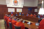 Встреча делегации монахов из Мьянмы с Главой Республики Калмыкия Алексеем Орловым. Элиста, Республика Калмыкия. 12 июня 2016 г.