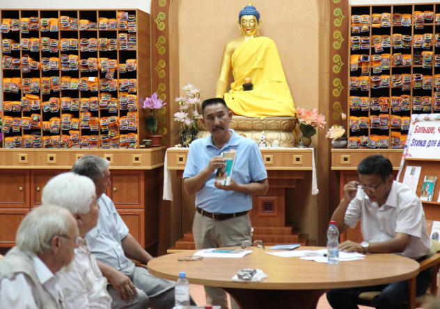 Общественность Калмыкии обсуждает книгу Его Святейшества Далай-ламы ХIV