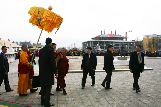 Его Святейшество Далай-лама прибывает в Монголию