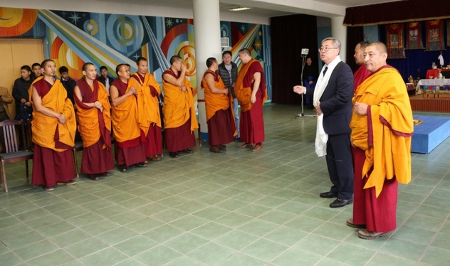 В Калмыкию прибыла официальная делегация монахов из Дрепунг Гоманга