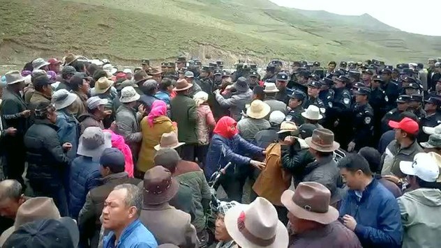 Амдо, округ Цошар: десятки тибетцев подверглись задержаниям после протестов против поворота реки