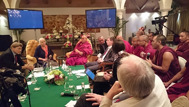 Далай-лама призвал к развитию осознанности и прекращению войн