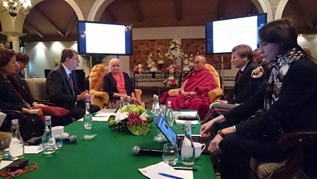Далай-лама и российские ученые начнут дискуссию о понимании мира