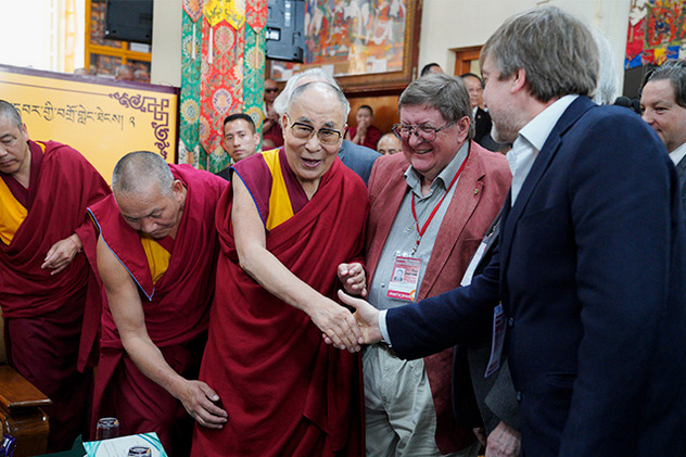 Далай-лама XIV: Ненасильственные революции – это хорошо!
