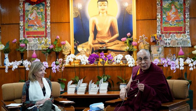 Далай-лама встретился с юными лидерами из конфликтных зон