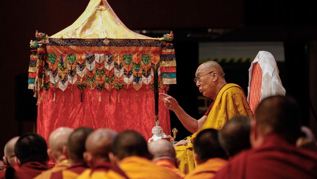 Далай-лама даровал в Йокогаме учения по поэме Чже Цонкапы «Хвала Будде Шакьямуни за учение о взаимозависимости» и посвящение Авалокитешвары