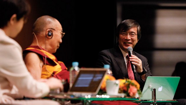 Далай-лама принял участие в диалоге между современной и буддийской наукой