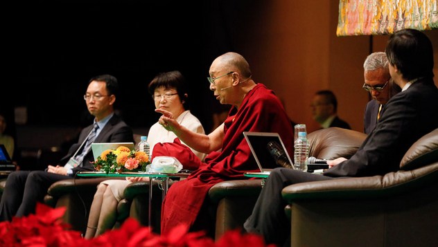 Далай-лама принял участие в диалоге между современной и буддийской наукой